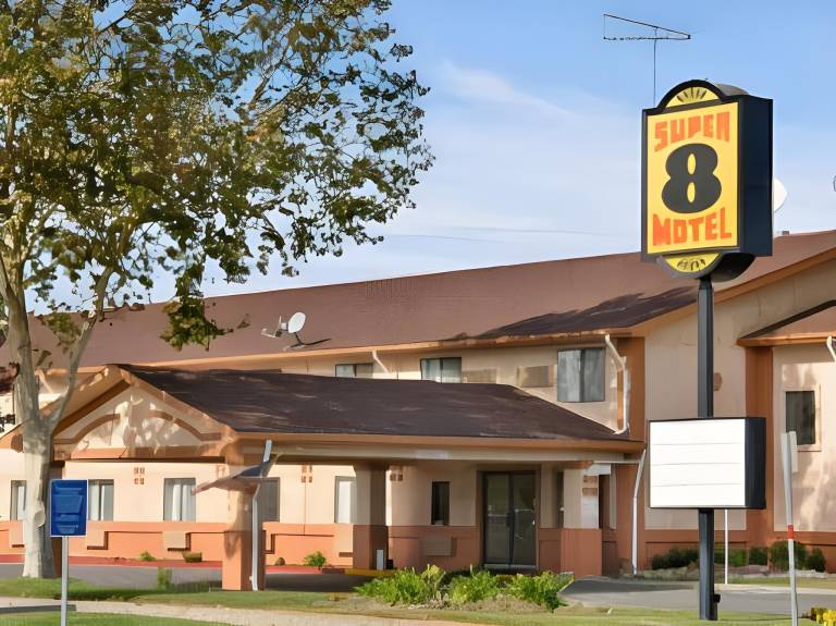 Deluxe Inn Willows — photo 4