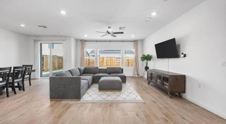 House | Pet-friendly in Bakersfield, CA