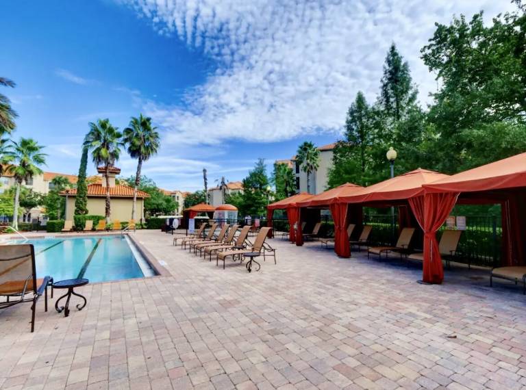 Child-friendly condo with hot tub, patio & heated pool | Dogs allowed — photo 5