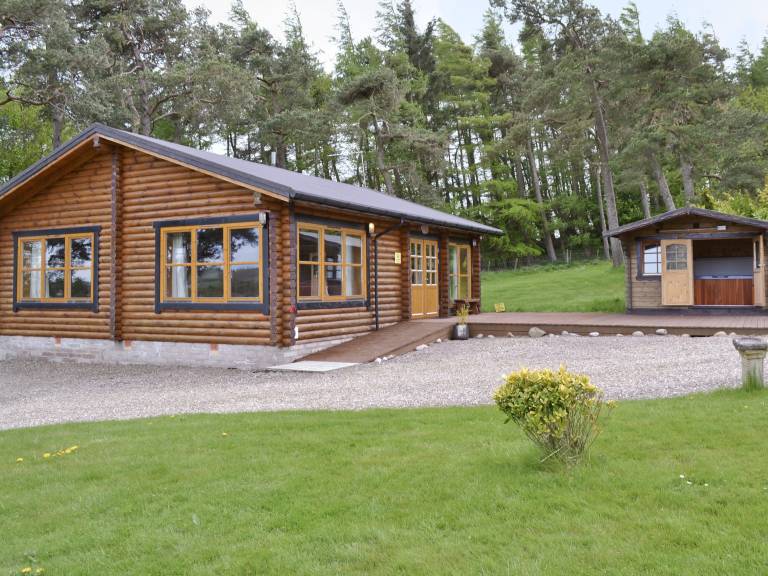Ashknowe Log Cabin S4590