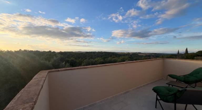 Vacation home with terrace, yard & private pool — photo 5