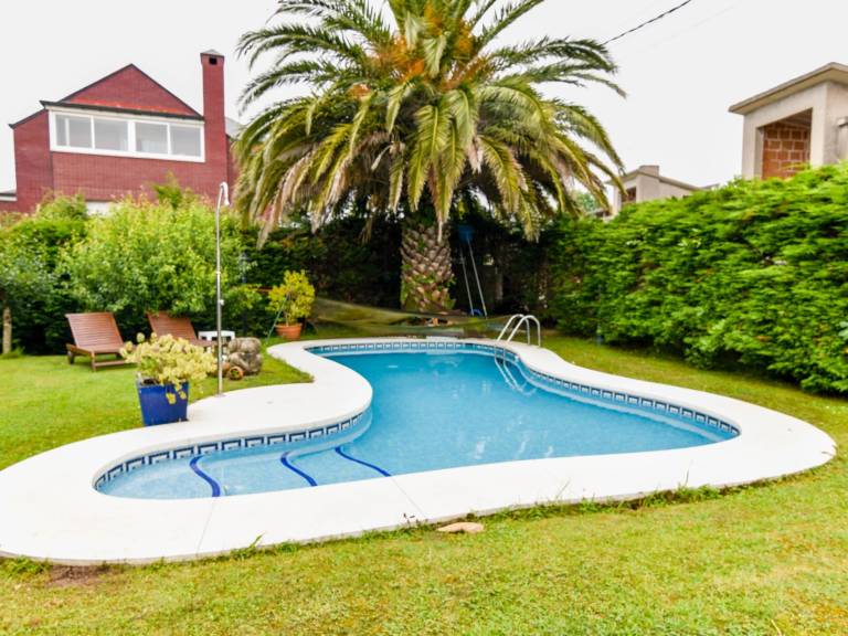Villa with patio, BBQ & yard — photo 2
