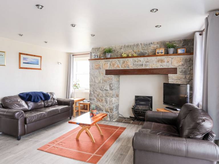 Family-oriented nice cottage with garden | Beach view | Pet-friendly — photo 3