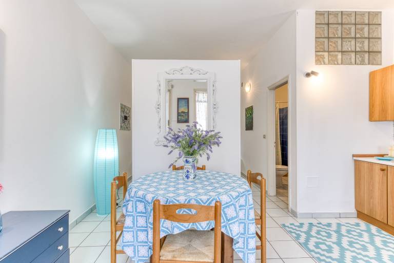 Holiday apartment with terrace & barbecue — photo 2