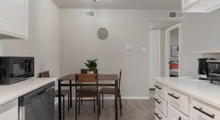 The Landry 257 Spacious and Cozy 1 Bedroom 1bth — photo 4