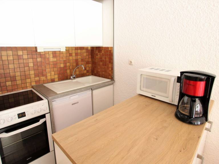 Ski-in/Ski-out Studio with Mountain View, Pool, & Balcony - Sleeps 4 in La Salle-les-Alpes — photo 5