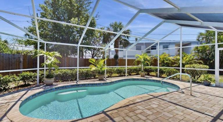 Beautiful vacation home with pool | Pets allowed — photo 3