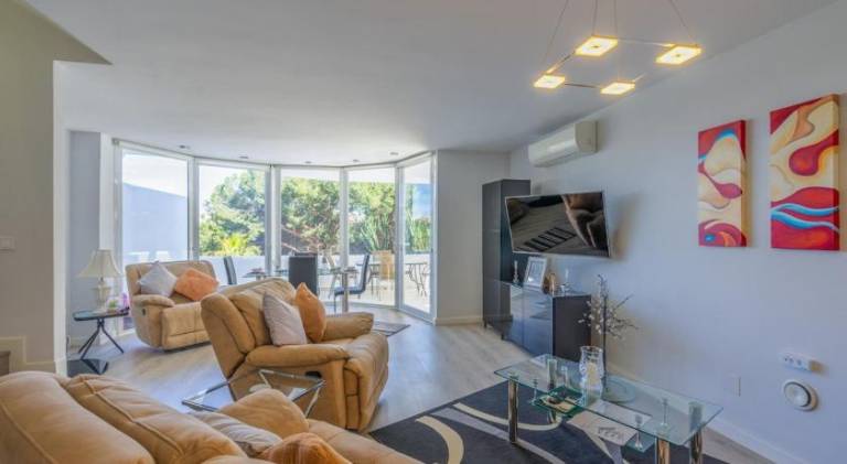 Fully equipped villa with pool, terrace & yard | Good for workation | Pets allowed — photo 4