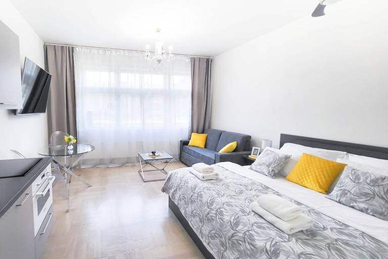 Rental apartment with garden | Next to Prague astronomical clock — photo 2