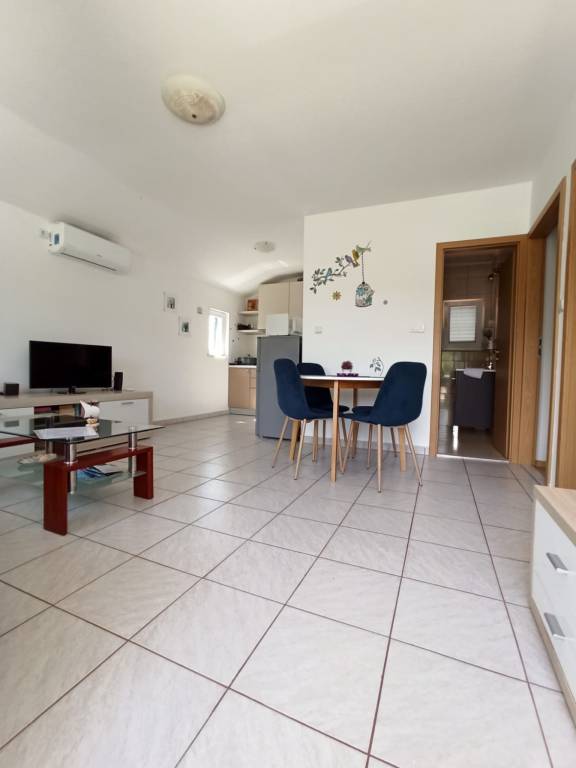 Fully equipped nice rental apartment with yard & grill | Pet-friendly in Vodice