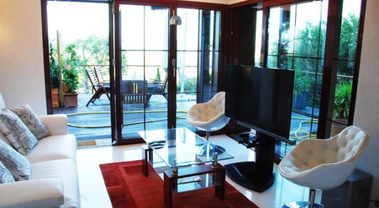 Apartment with barbeque, garden & patio — photo 4