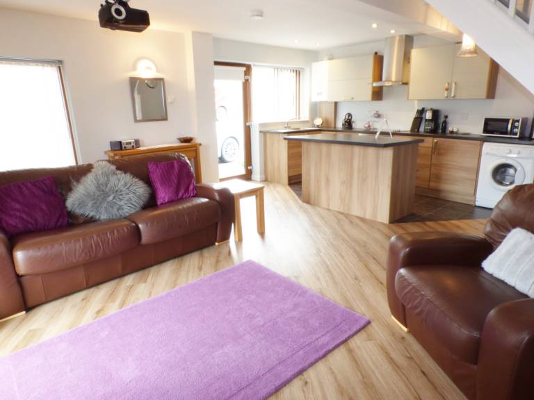 Family-friendly lovely cottage with yard & jacuzzi | Pets allowed — photo 5