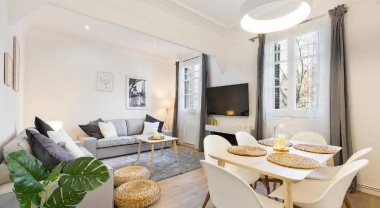 Wonderful holiday apartment | Close to Magic Fountain of Montjuïc | Pet-friendly — photo 2