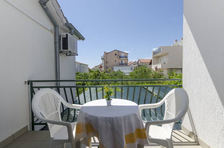 Holiday apartment with grill | Garden view in Vodice