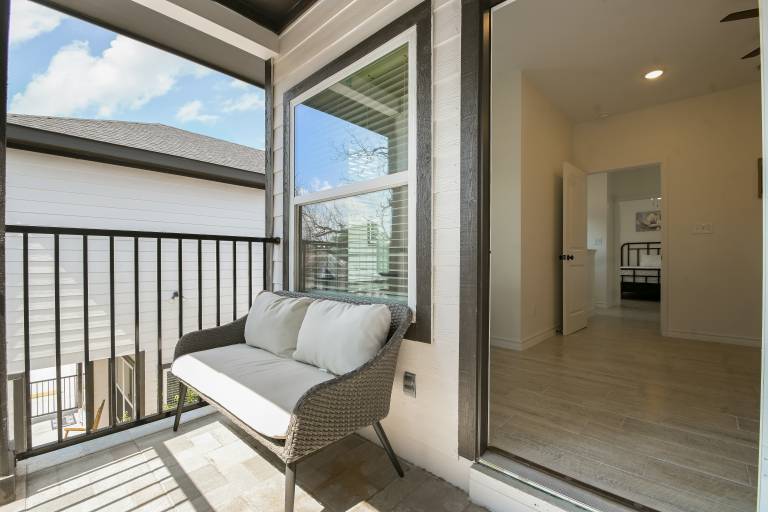 1 Mi to Historic Market Square: Spacious Townhome in San Antonio, TX
