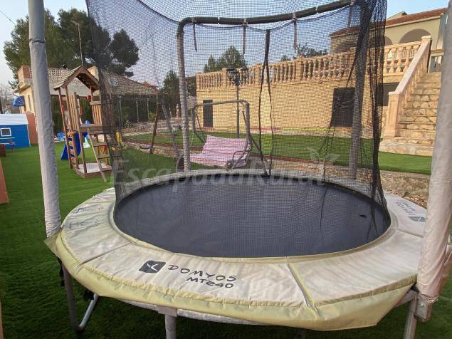 Child-friendly pleasant cottage with pool, terrace & yard | Mountain view | Next to the beach | Pets are welcome — photo 3