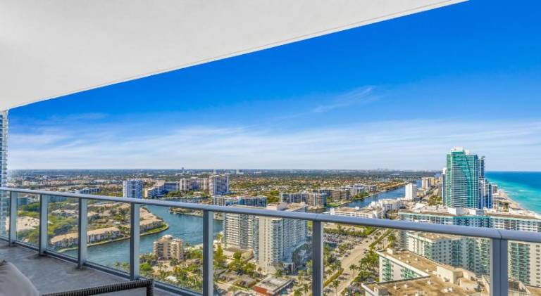 The Ultimate Resort - BEACHFRONT 2 BEDROOM APARTMENT WITH DIRECT OCEAN VIEW, ROOFTOP POOL, HOT TUB A — photo 5