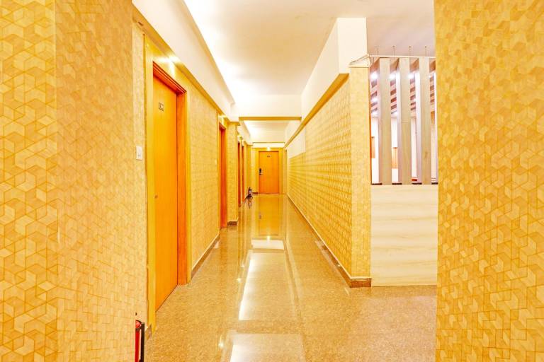 Super Townhouse Oak Electronic City Formerly Hotel Trubell — photo 3
