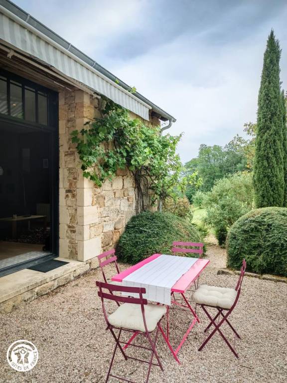 Gite with terrace, barbecue & yard — photo 5