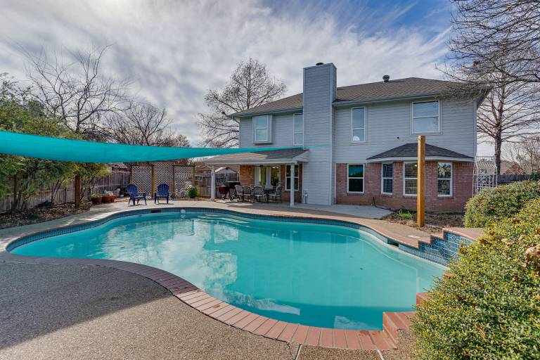 Private Yard & Pool 3 200 Sq Ft Gem in Fort Worth