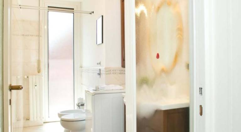 Cozy Home Milano 5 posti letto - 15 minuti dal Duomo - Metro M1 a 4 minuti - AC - Wifi - Netflix — photo 4
