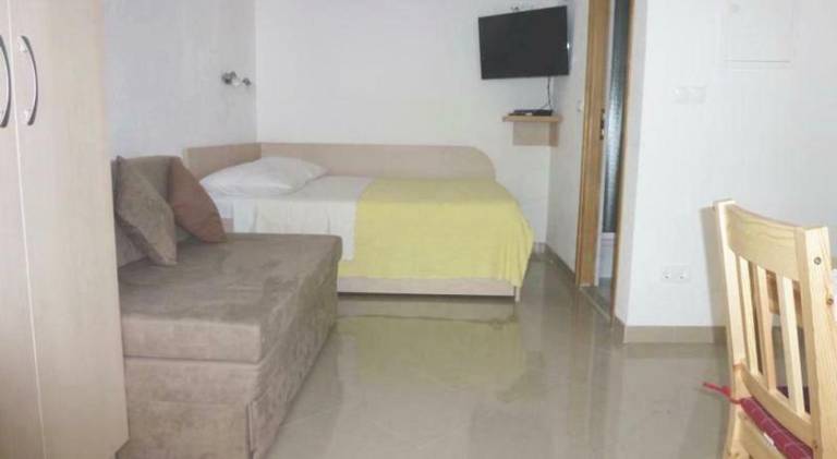 Rental apartment with terrace in Brela