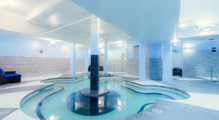 Apartment with pool — photo 5