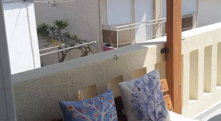Rental apartment with patio — photo 4