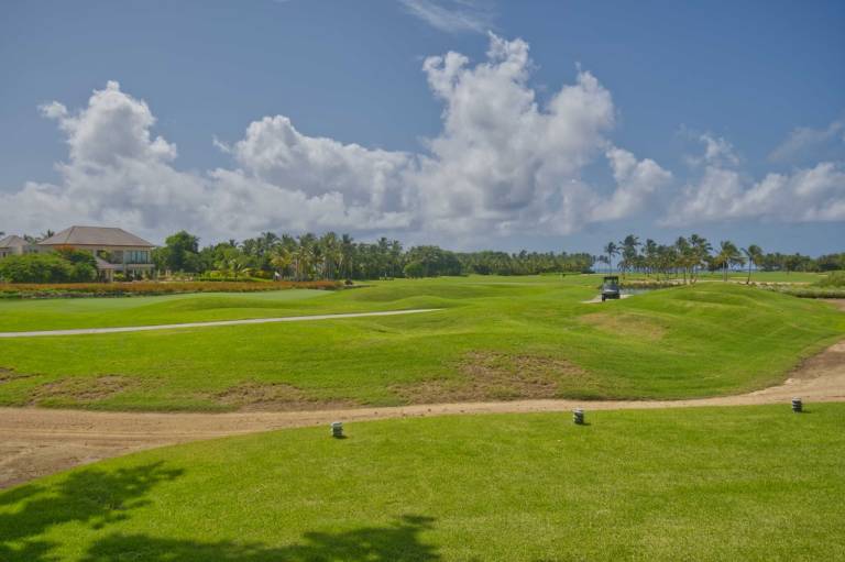 Villa with terrace, pool & yard | Golf view — photo 5