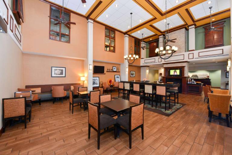 Hampton Inn & Suites Plymouth — photo 3