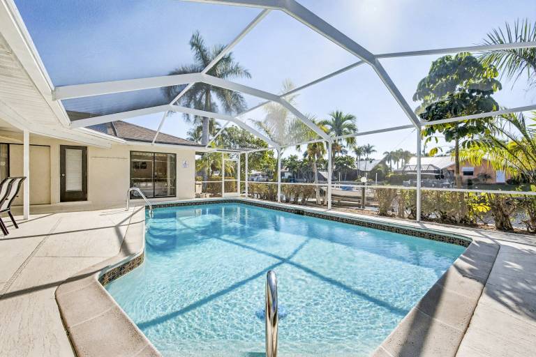 Family-friendly house with private pool, fast internet & grill | Water view | Pet-friendly — photo 3