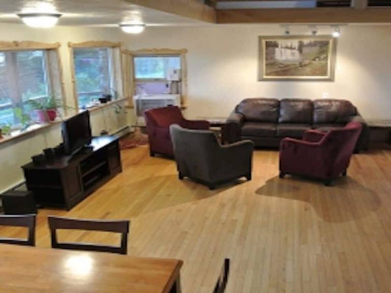 Lodge Haines