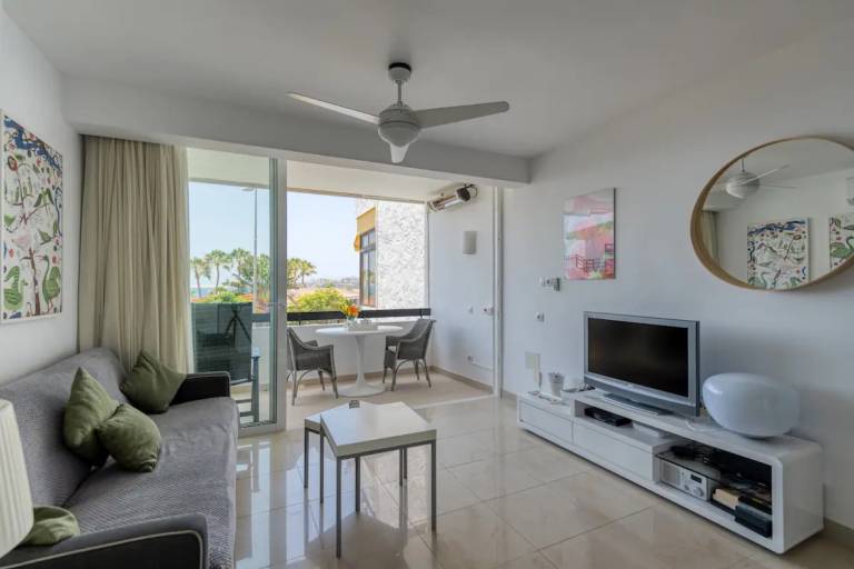 Vacation Apartment 'Apartamento Con Vistas Al Mar' with Sea View, Wi-Fi and Air Conditioning — photo 4
