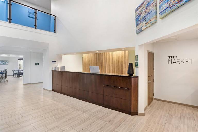 Best Western Plus Executive Hotel & Suites — photo 4