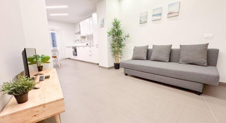 Rental apartment with 2 rooms for 6 persons in Varazze