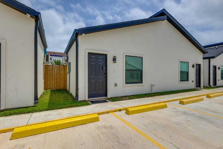 Easy South Padre Beach Retreat w/ Pool Access — photo 4