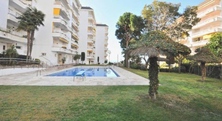 Charming holiday apartment with yard, private pool & patio | Beach nearby | Pet-friendly — photo 2