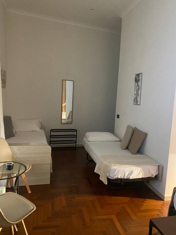 Private room | Close to Naples Cathedral | City view — photo 4