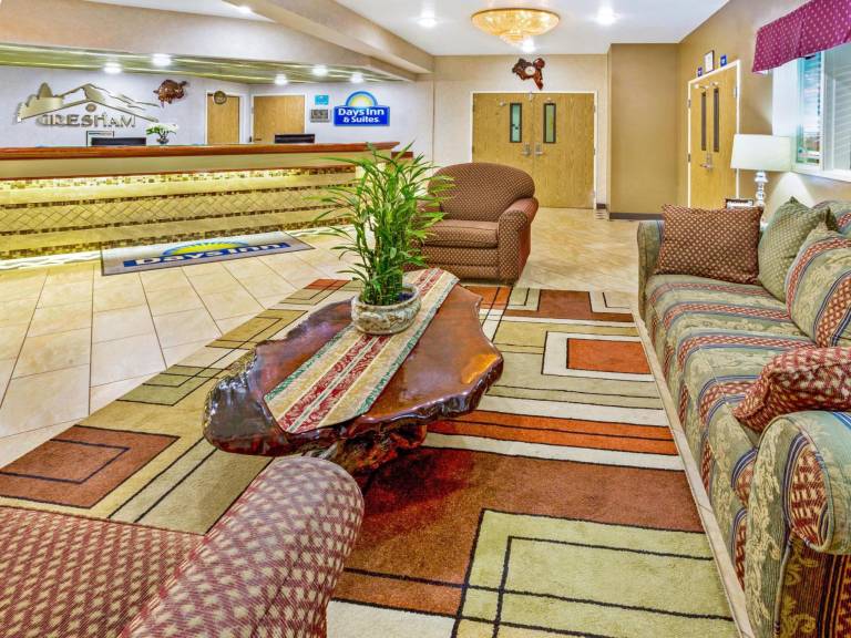 Days Inn & Suites by Wyndham Gresham — photo 3