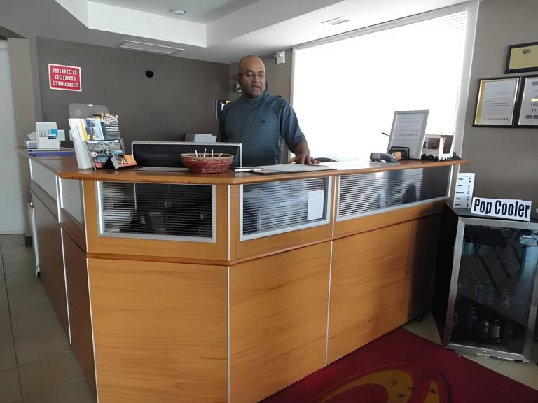 Econo Lodge Inn & Suites — photo 3