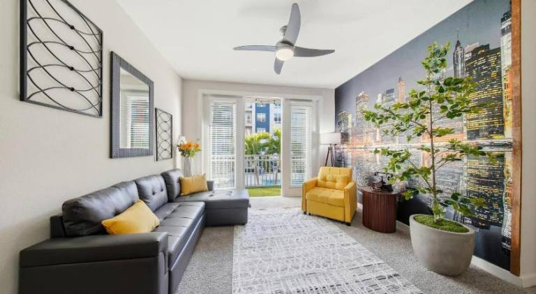 Stylish 2BR w Balcony, Pool & Pet-Friendly 15 in Tampa, FL