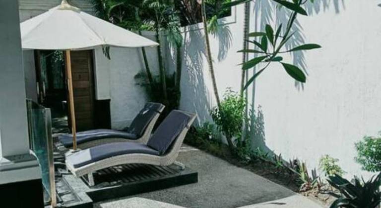 Villa with pool — photo 3