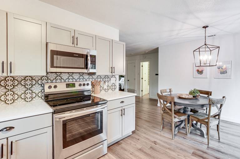 Chic Home  2 Mi to TTU w/ Grill & Yard in Lubbock — photo 2