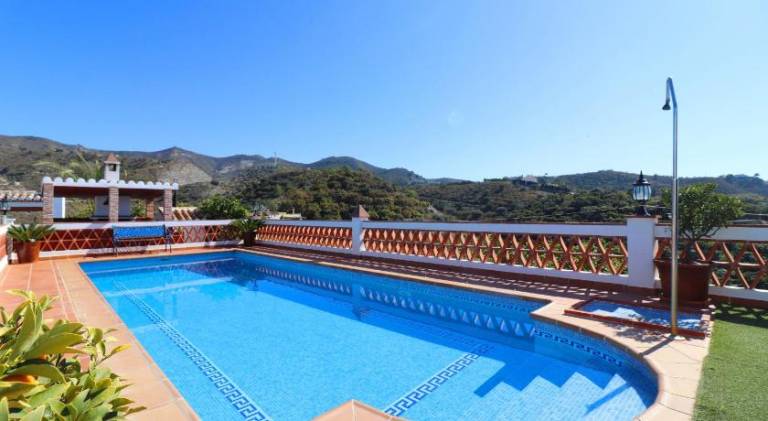 Villa with BBQ, patio & private pool in Almunecar
