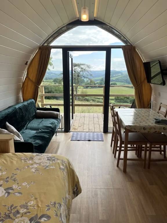 Hut Llangunllo