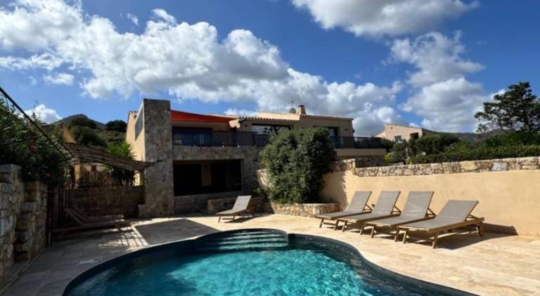 Beautiful serviced apartment with garden, pool & patio | Pet-friendly — photo 3