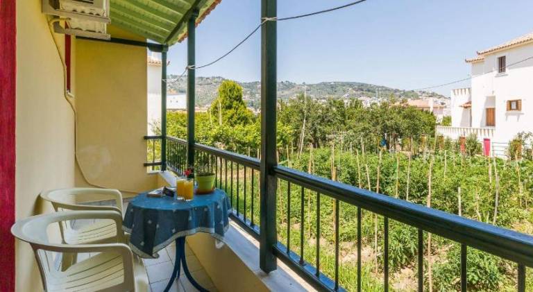 Serviced apartment with terrace & yard | Pets are welcome — photo 4