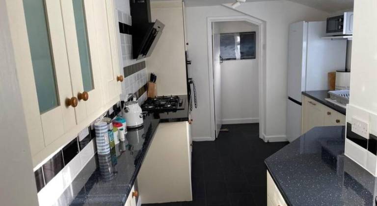 5 bed, 5 bath New refurbishment for 2024. Sleeps 16, 60 yds beach & harbour — photo 5