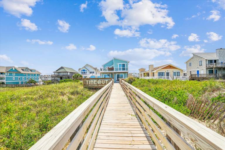 KD1213- Oceanfront Charmer- 4 BRs, Hot Tub, Dog Friendly and Views! — photo 4