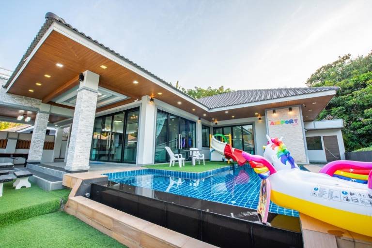 Villa with grill & private pool in Sattahip